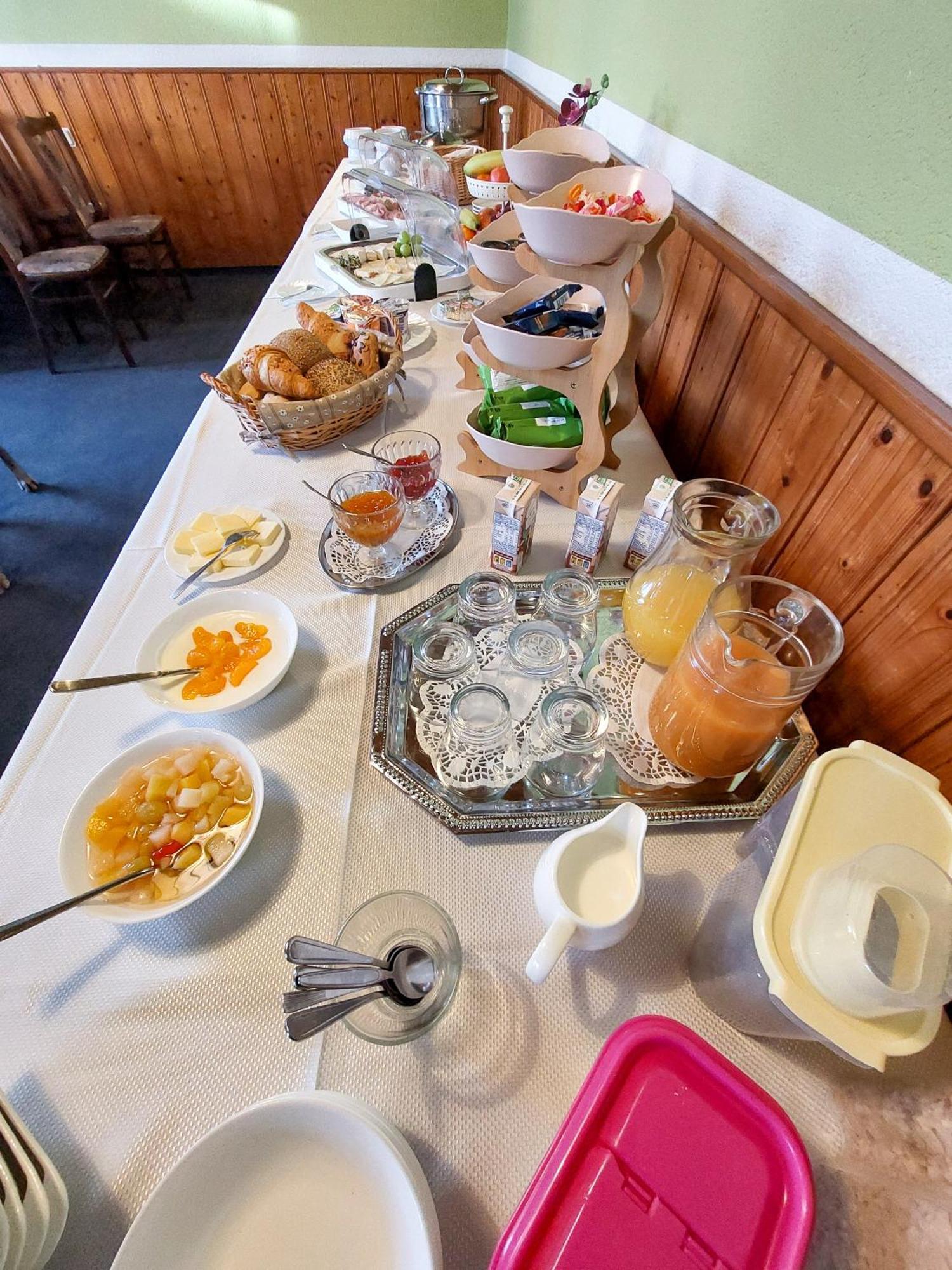 Zur Deutschen Eiche - Fruehstueckspension Und Ferienwohnungen Grossschoenau Exterior photo