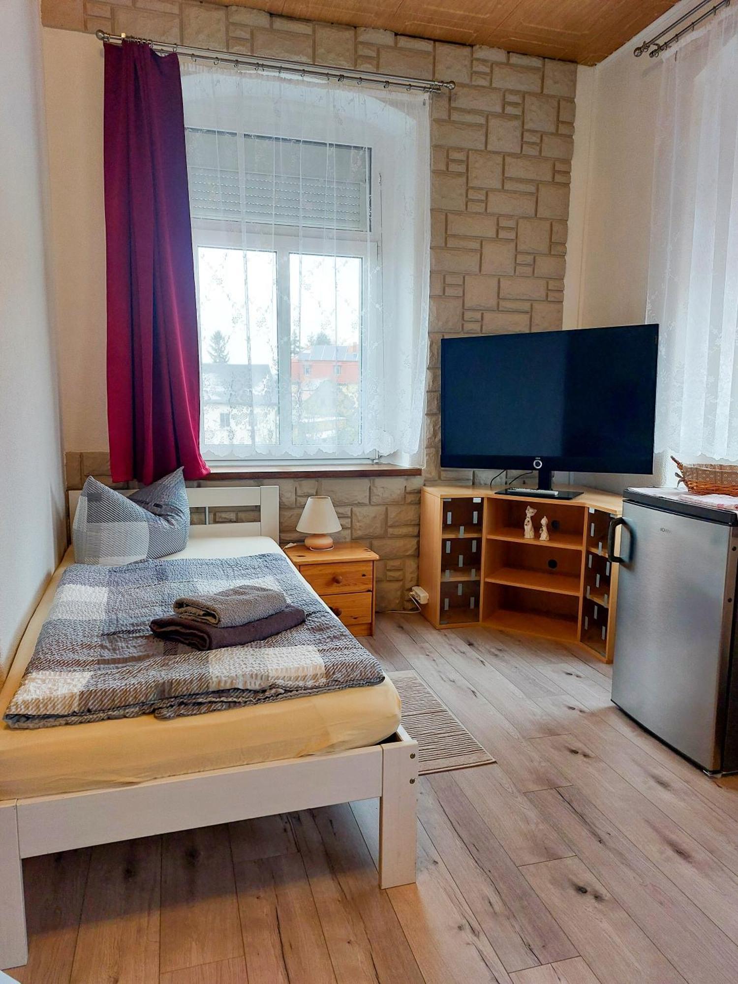 Zur Deutschen Eiche - Fruehstueckspension Und Ferienwohnungen Grossschoenau Room photo